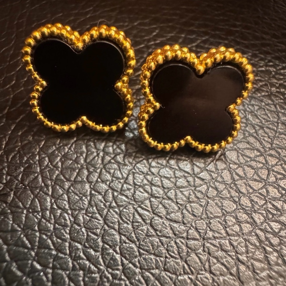 18k Saudi Elegant Black and Gold Clover Jewelry Set - Picture 5 of 15